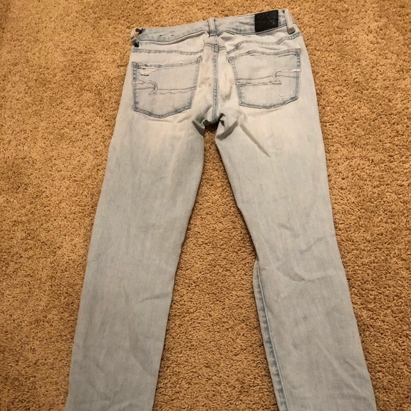 American Eagle light-washed jeans - Picture 2 of 2